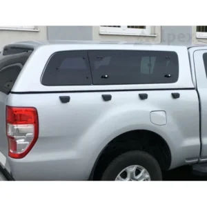 Pop-up/pop-out-sidoruta tonat glas Ford T-6/Isuzu RT, Ex-Cab 2012–2022 (vänster)