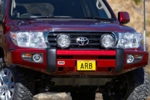 ARB Sahara stötfångare Toyota LC200 2012–2015 (utan mittrör)