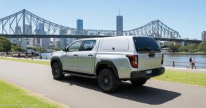 CARRYBOY hardtop, Toyota Hilux Travo D/C 2026–, Attitude Black Mica